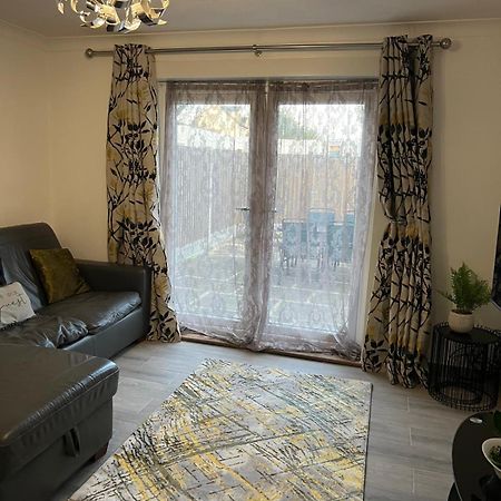 Beautiful 2-Bedroom In Grays Close To Lakeside Экстерьер фото