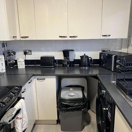 Beautiful 2-Bedroom In Grays Close To Lakeside Экстерьер фото