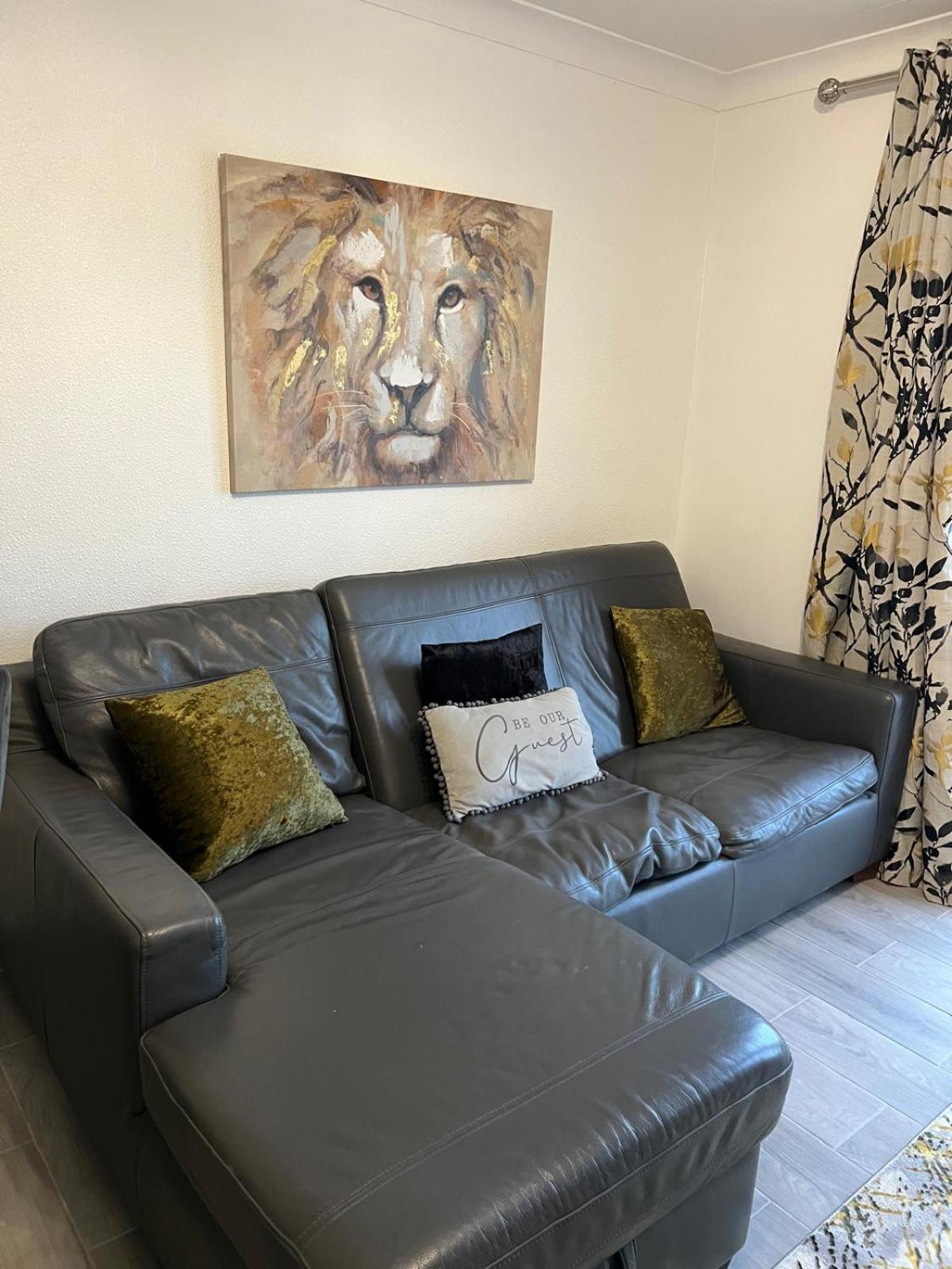 Beautiful 2-Bedroom In Grays Close To Lakeside Экстерьер фото
