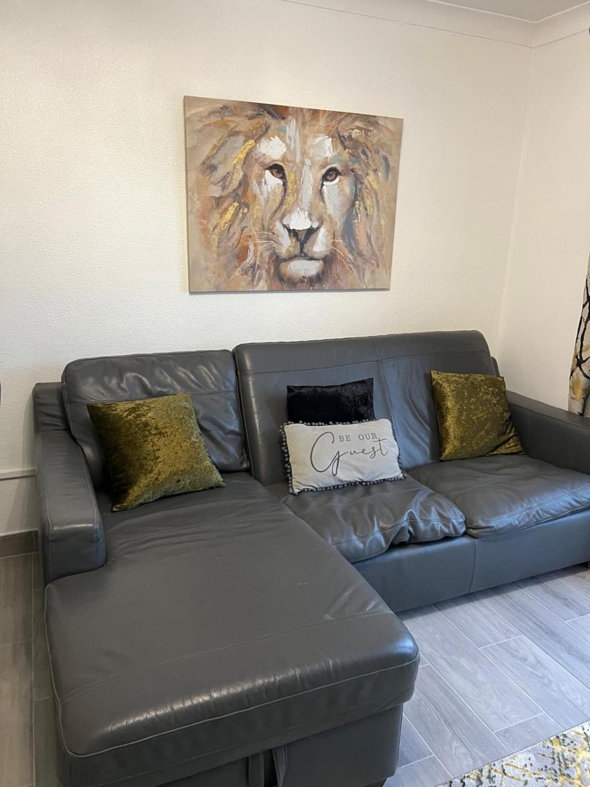 Beautiful 2-Bedroom In Grays Close To Lakeside Экстерьер фото