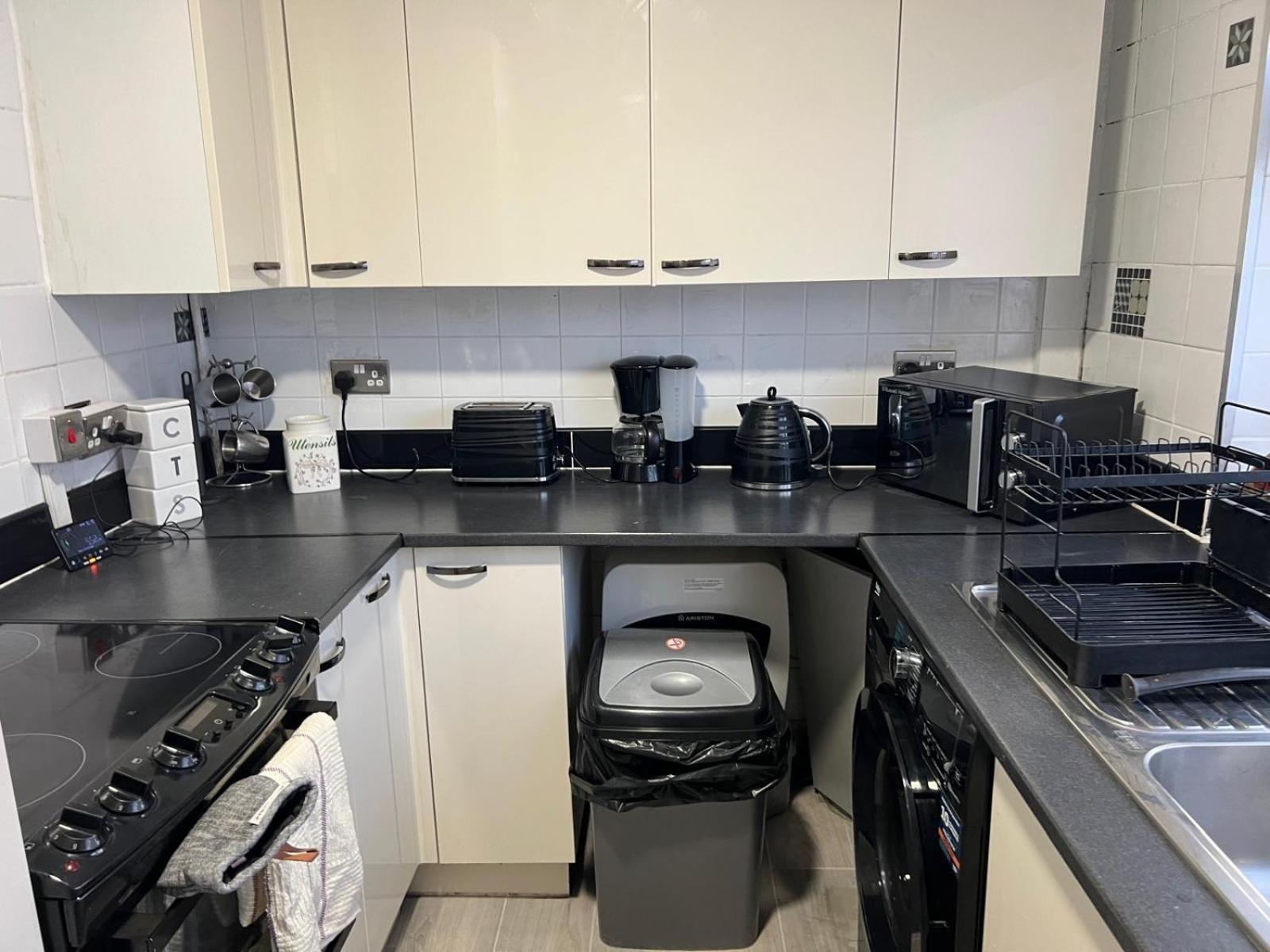 Beautiful 2-Bedroom In Grays Close To Lakeside Экстерьер фото