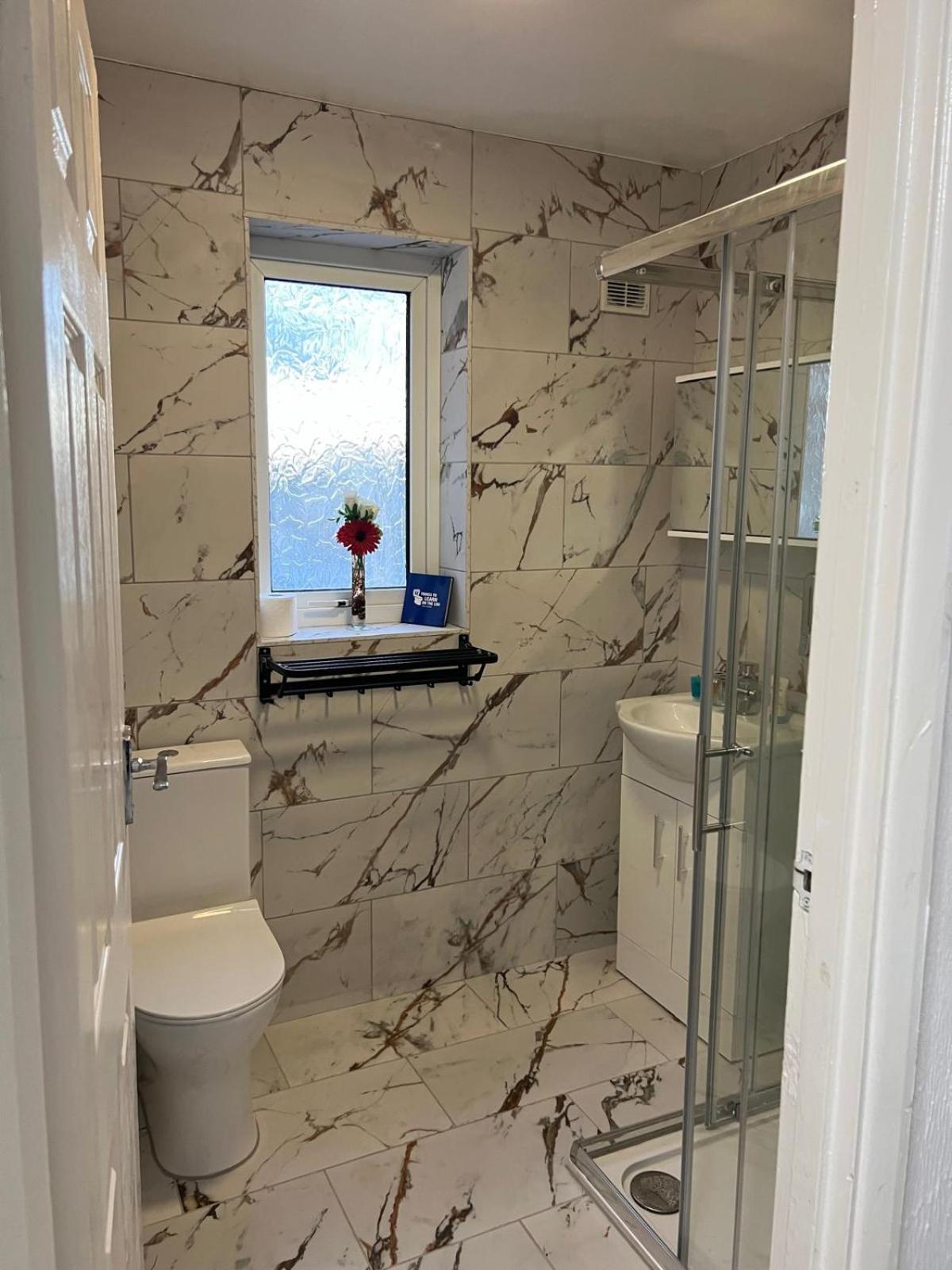 Beautiful 2-Bedroom In Grays Close To Lakeside Экстерьер фото