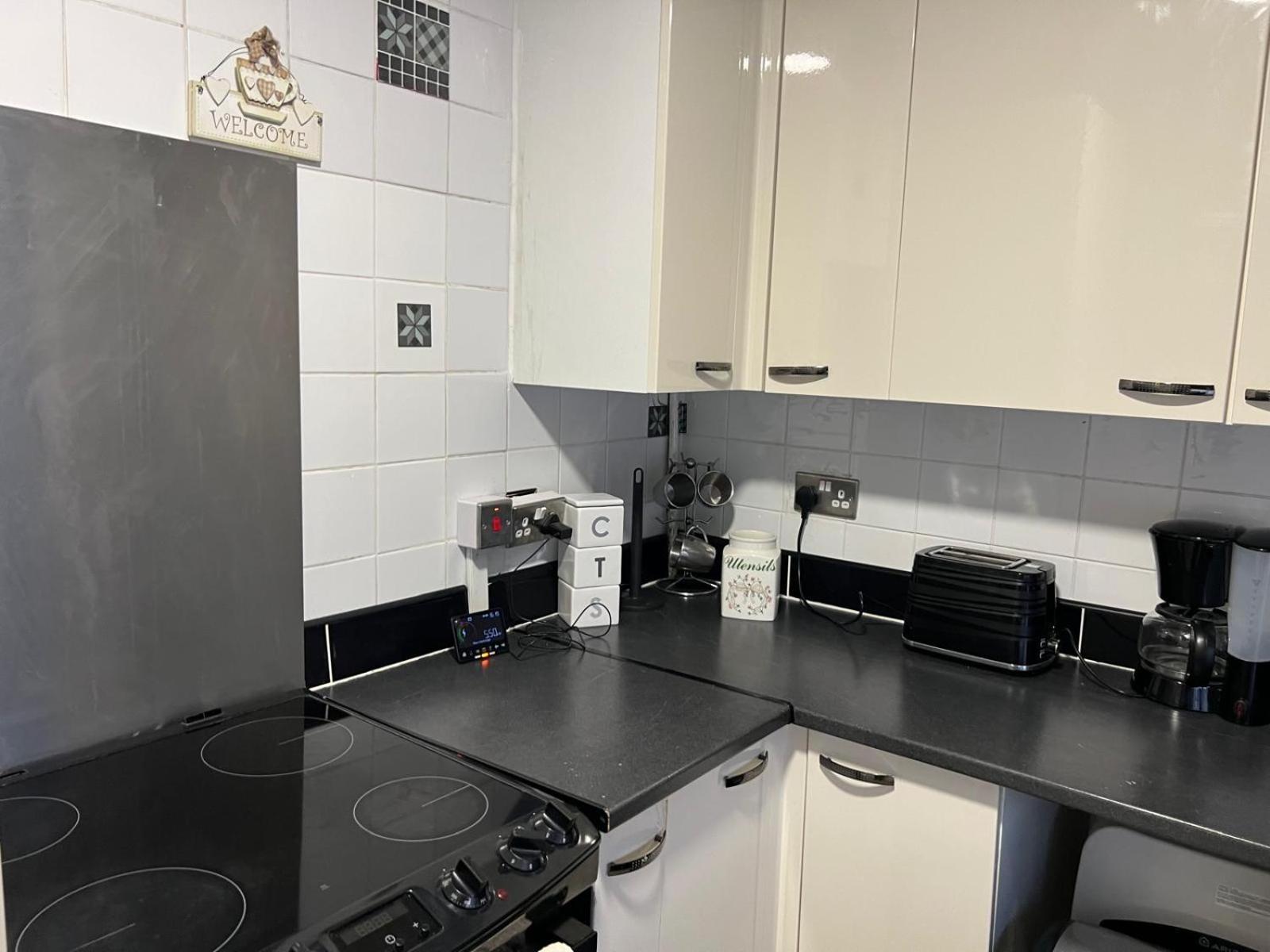 Beautiful 2-Bedroom In Grays Close To Lakeside Экстерьер фото
