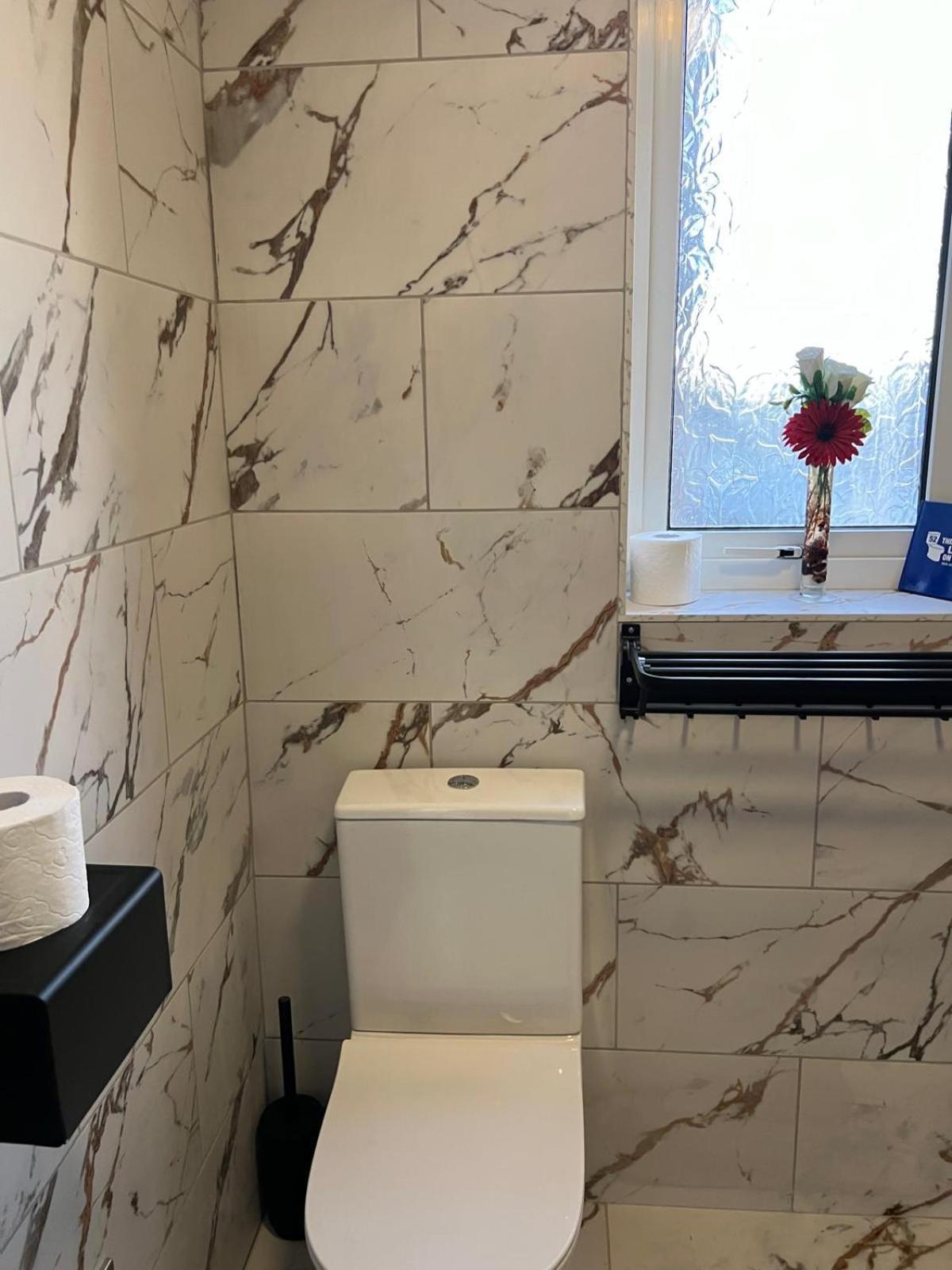 Beautiful 2-Bedroom In Grays Close To Lakeside Экстерьер фото
