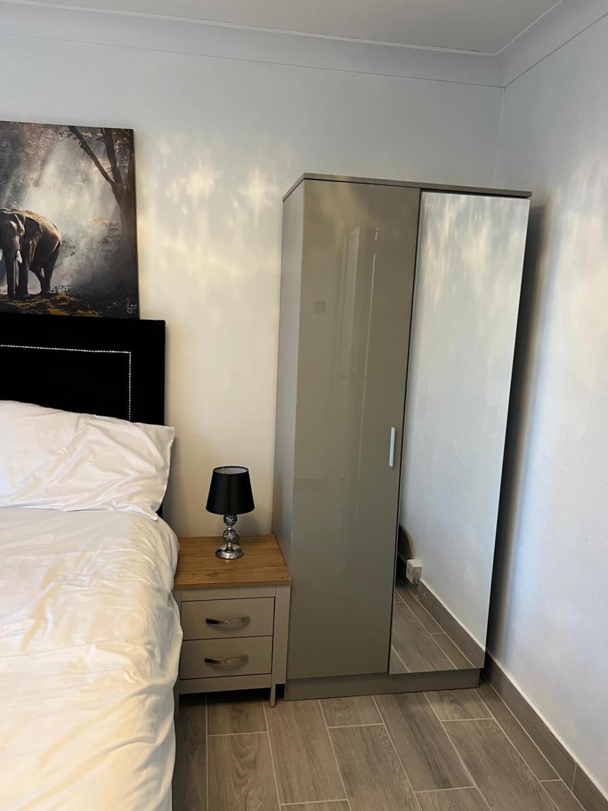 Beautiful 2-Bedroom In Grays Close To Lakeside Экстерьер фото