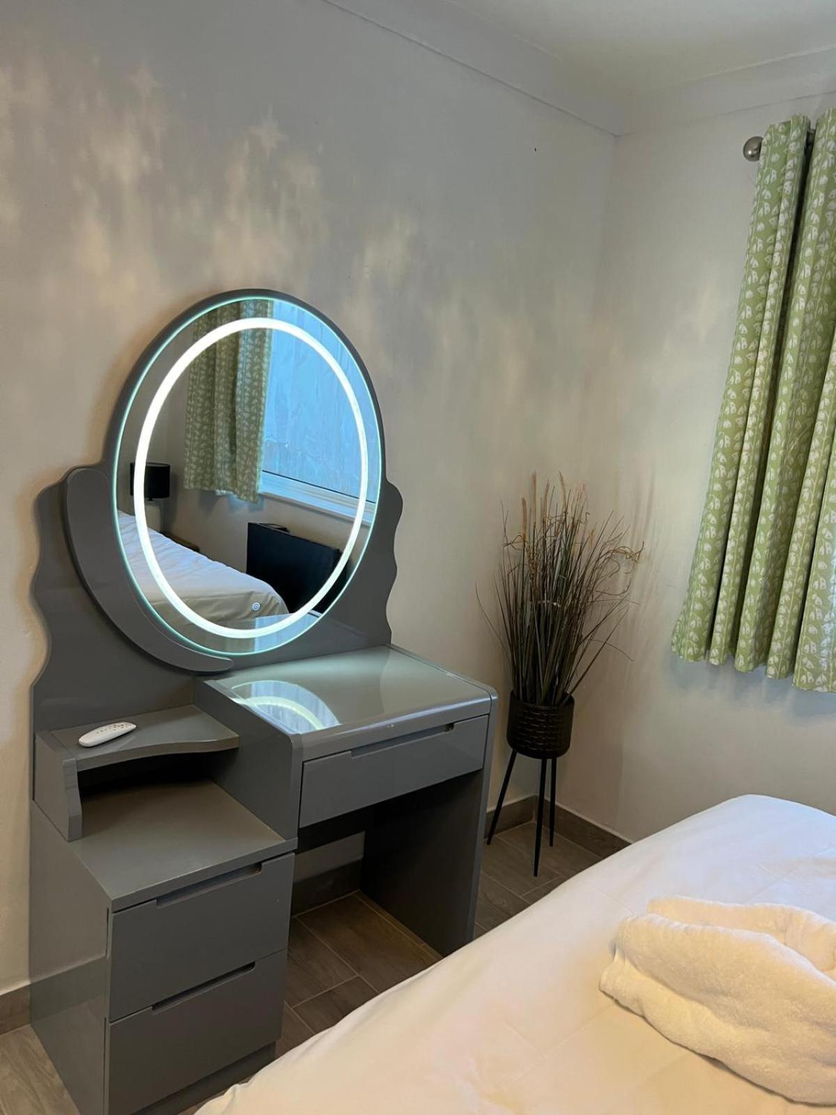 Beautiful 2-Bedroom In Grays Close To Lakeside Экстерьер фото