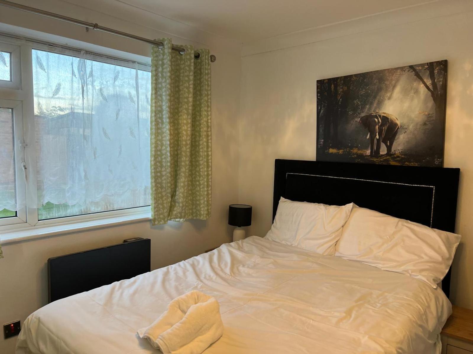 Beautiful 2-Bedroom In Grays Close To Lakeside Экстерьер фото