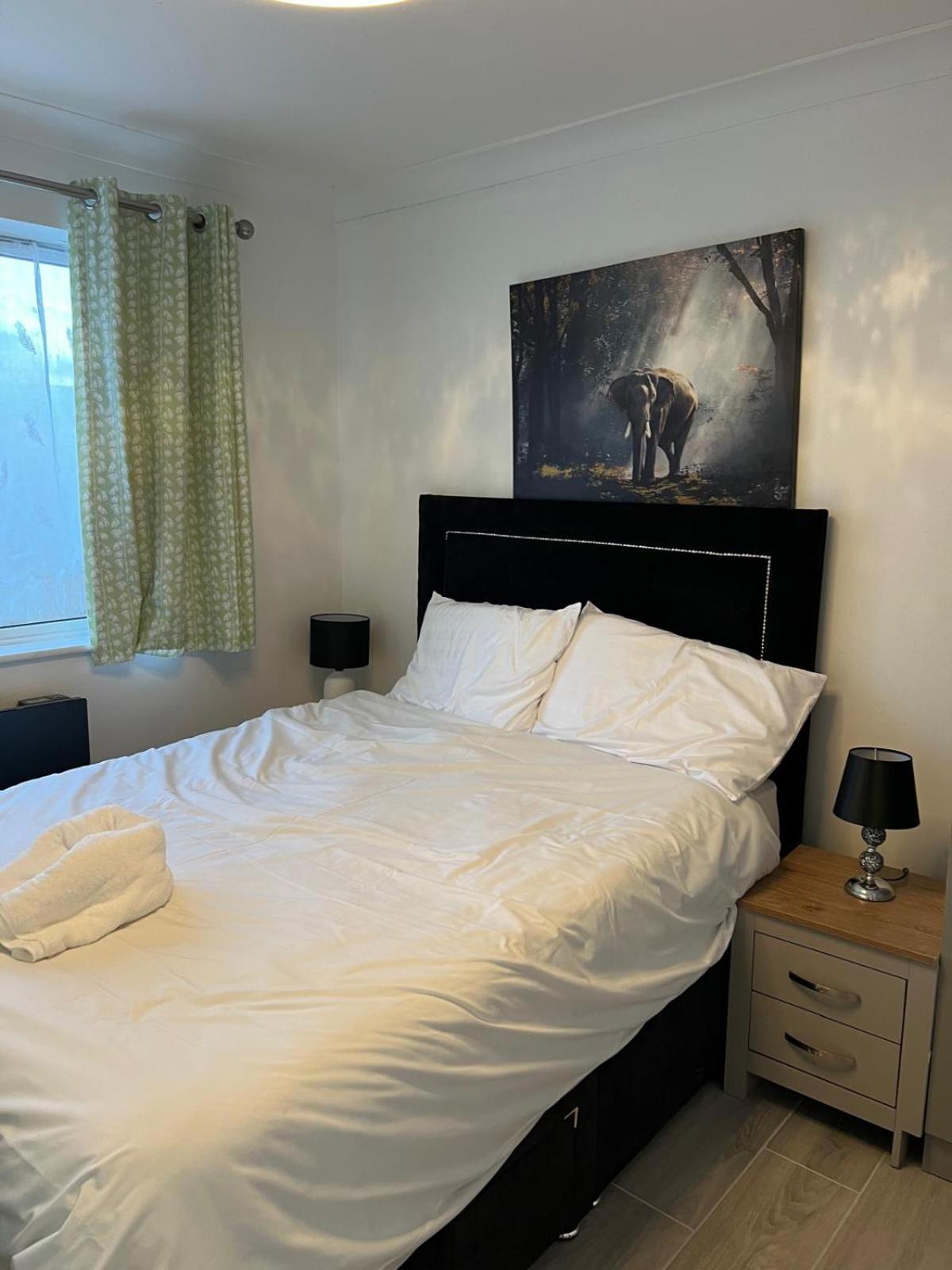 Beautiful 2-Bedroom In Grays Close To Lakeside Экстерьер фото
